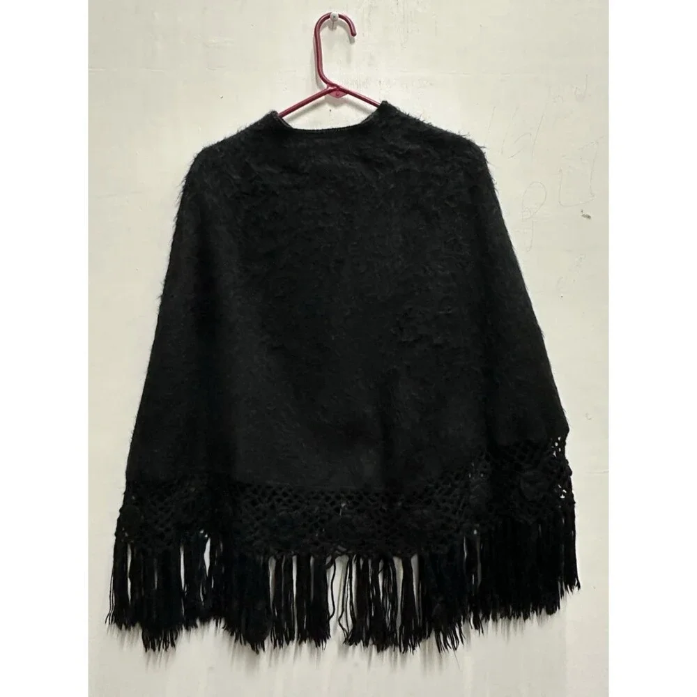 Alpaca Camargo women buttoned poncho one size  black crochet trim and fringes